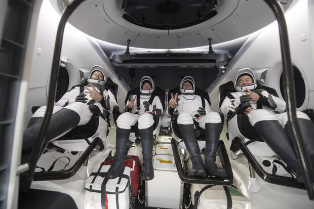 Crew 2 se v pořádku vrátila z ISS
