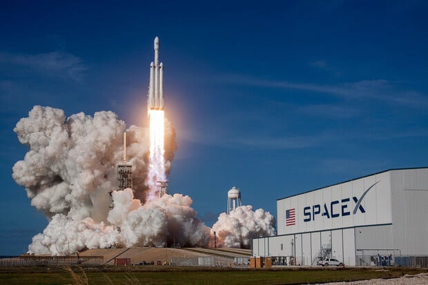 Raketa Falcon 9 vypustila na oběžnou dráhu italský satelit