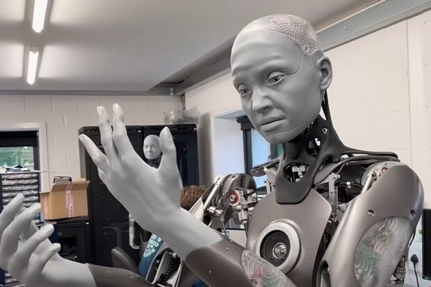 Robot Ameca se až děsivě podobá člověku