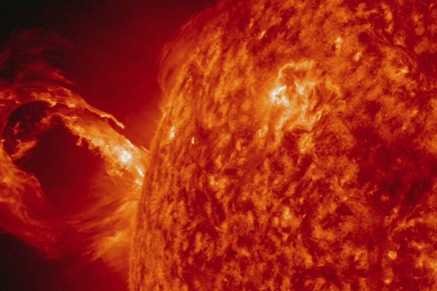NASA zaznamenala silnou sluneční erupci