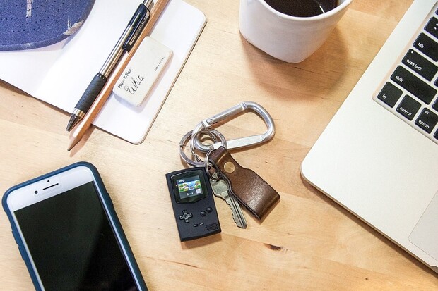 Chtěli byste nosit Game Boy na klíčence? Může se to stát realitou