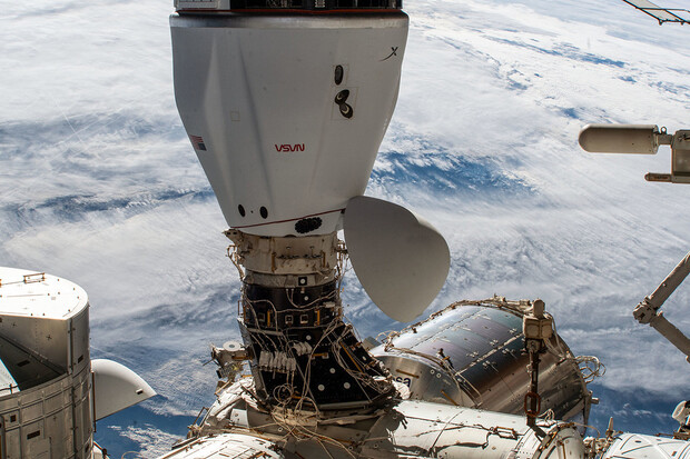 Nákladní mise na ISS odložena na červenec. SpaceX musí vyměnit na kapsli díl