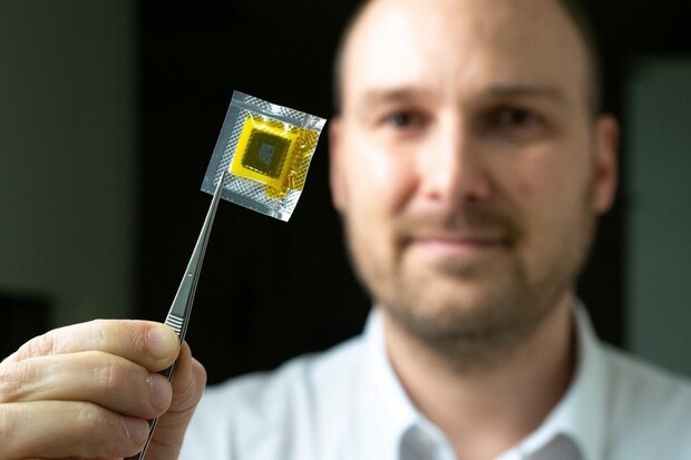 Čeští vědci patentovali nové baterie. Jsou levné, nehoří a mají vysokou kapacitu