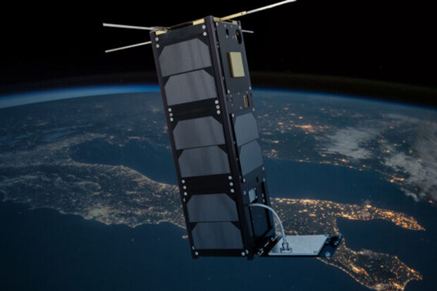 Česká družice vyslala první signál na Zemi
