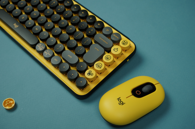 Logitech Pop Keys je klávesnice pro vyznavače emoji i milovníky psacích strojů