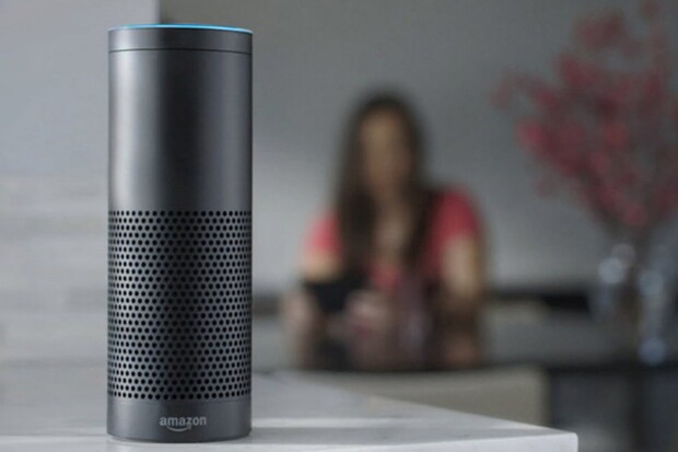 Alexa děsí své majitele nečekaným smíchem. Amazon jí už usměrnil