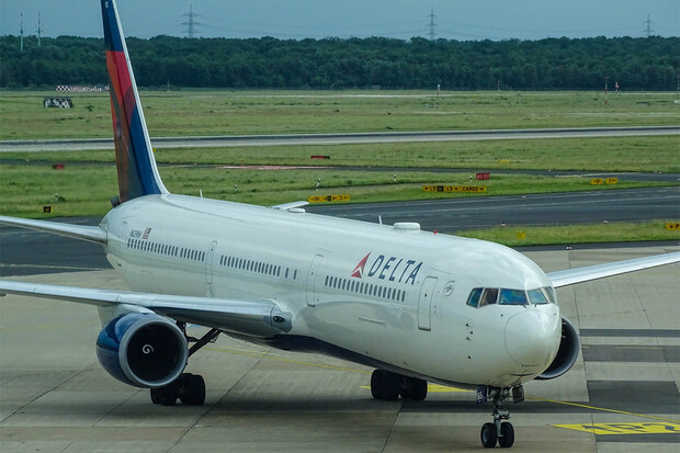 Letecká společnost Delta otestovala na palubě letadel internetové připojení Starlink