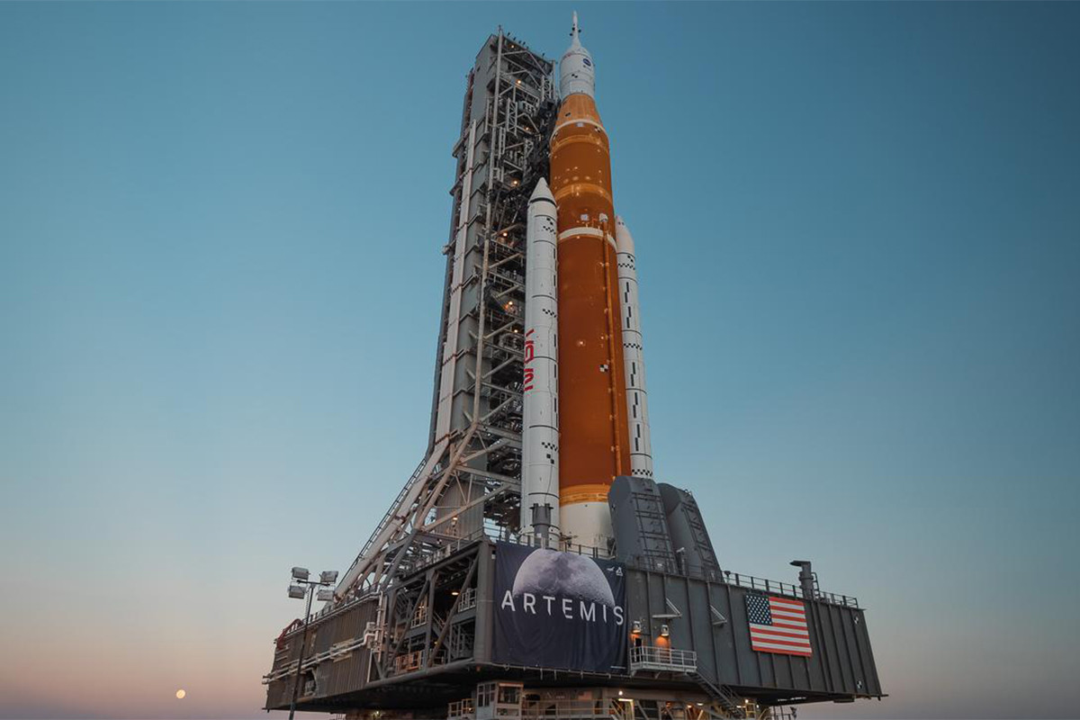 Raketa pro misi Artemis I byla odvezena z rampy kvůli opravám | fZone.cz