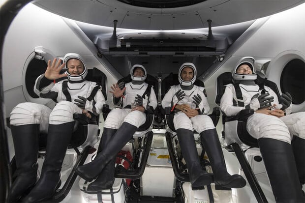 Posádka mise Crew-3 úspěšně přistála na Zemi