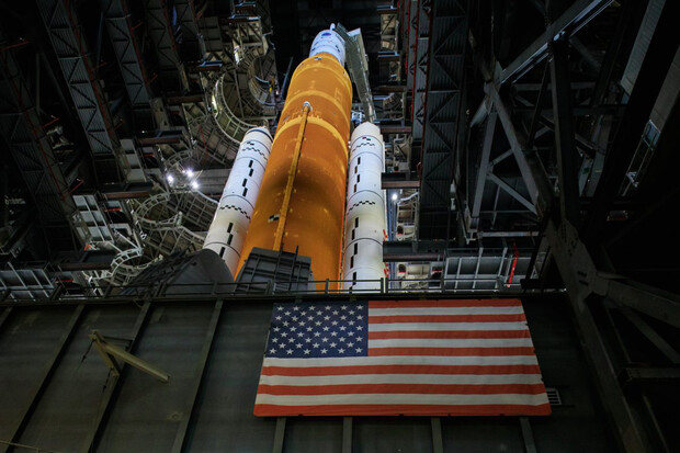 Raketa pro misi Artemis se dnes přemístí na rampu pro dokončení zkoušky
