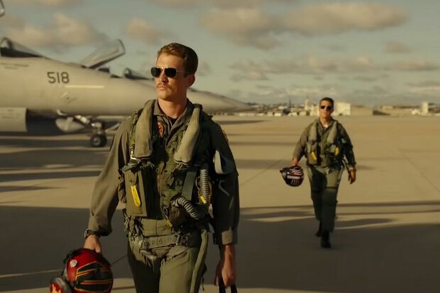 Top Gun: Maverick překonal v kinech hranici miliardy dolarů