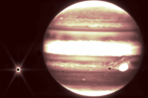 Webbův teleskop vyfotil Jupiter včetně měsíce Europy