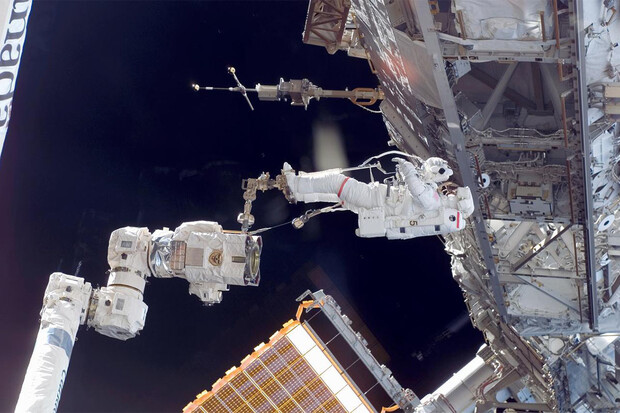 Dívejte se online. Dnes na ISS vystoupí poprvé do vesmíru Evropanka