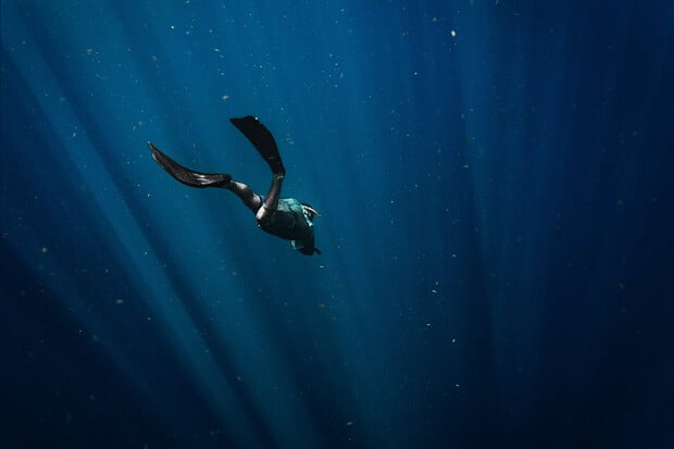 Francouzský freediver překonal světový rekord v hloubkovém potápění