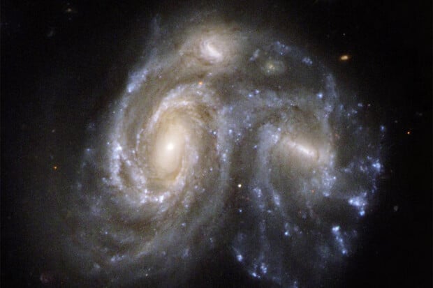 Teleskop zachytil srážku dvou galaxií. Stejný osud potká i Mléčnou dráhu
