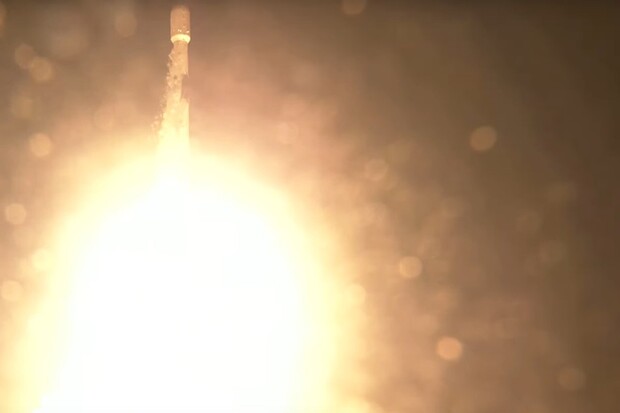 SpaceX vypustil dalších 46 satelitů Starlink, raketa přistála na moři