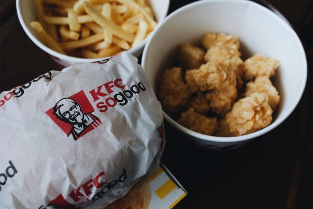 DODO s KFC slaví 2 miliony rozvezených objednávek. O rozvoz se starají i elektromobily