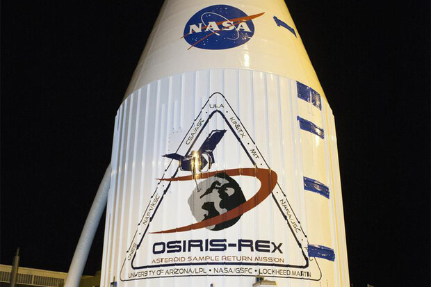OSIRIS-REx by měl na Zemi doručit vzorek z asteroidu Bennu příští rok