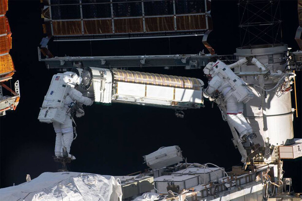 Z vesmírné stanice dnes vystoupí astronauti do vesmíru