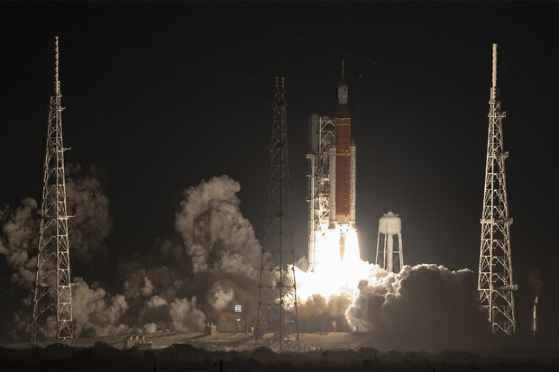 Raketa z mise Artemis I po vyhodnocení NASA překonala očekávání