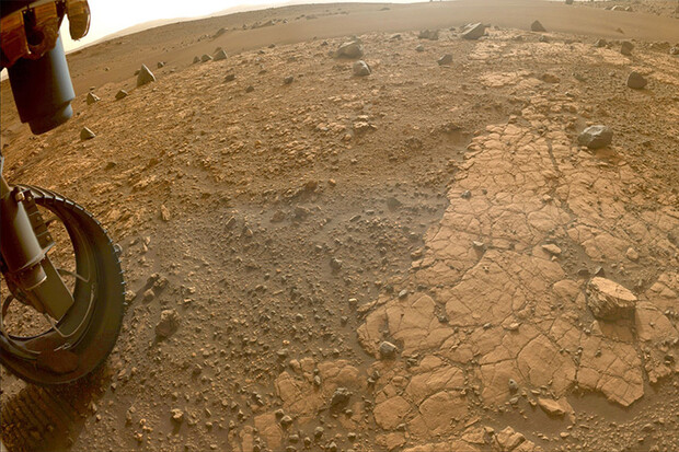 Perseverance na Marsu zkoumá oblast, kde se dříve nacházela voda