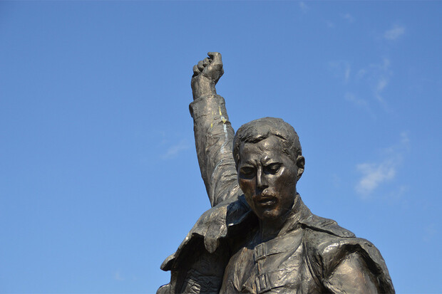 Atentát na Kennedyho a smrt Freddieho Mercuryho