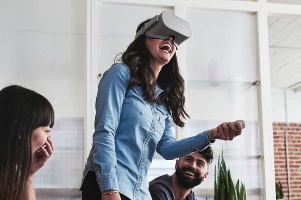 Samostatně fungující VR headset Oculus Go je konečně v prodeji, zatím však ne v ČR