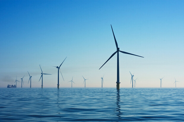 První větrná farma na moři ve Francii je plně v provozu