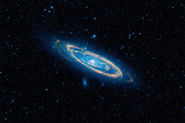 Sousední galaxie Andromeda roste díky požírání okolních galaxií