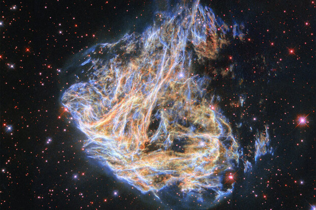 Hubbleův teleskop zachytil na snímku pozůstatky supernovy