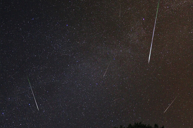 Sledujte v noci ze středy na čtvrtek meteorický roj Geminidy