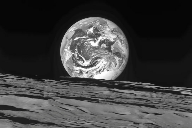 Korejská sonda dorazila na oběžnou dráhu Měsíce a pořídila první snímky