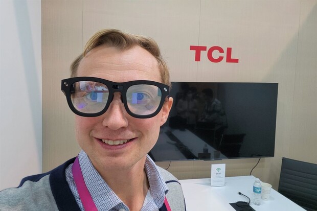 Jaké jsou chytré brýle TCL RayNeo X2 s microLED panely naživo?