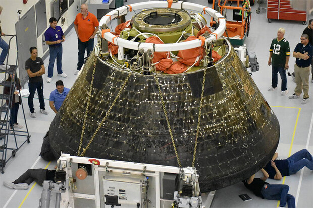 Orion dorazil do Kennedyho vesmírného střediska, kde bude detailně prozkoumán