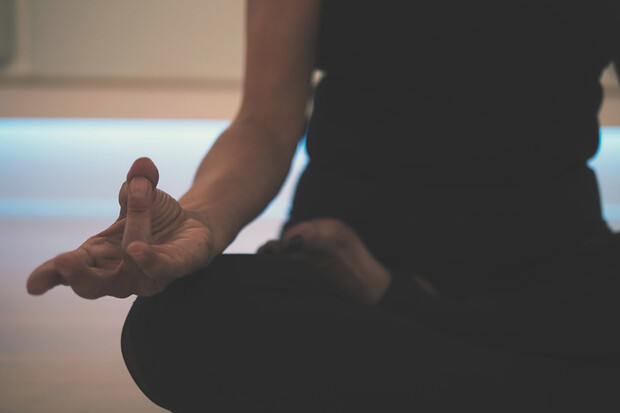 Meditace může mít pozitivní vliv na střevní mikrobiom a celkové zdraví