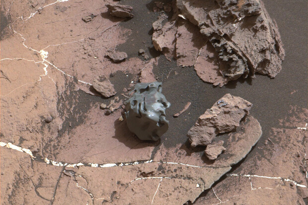 Rover našel na Marsu meteorit