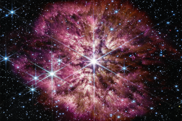 Webbův teleskop zachytil hvězdu, která se mění v supernovu