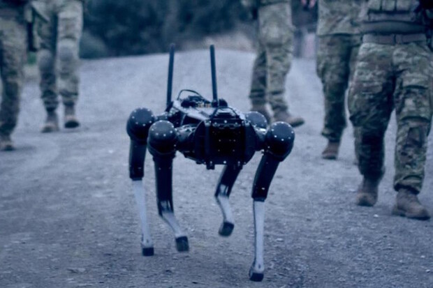 Ovládání strojů myslí už je tady, australská armáda už testuje roboty