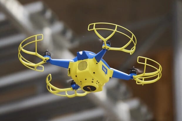 Skladníkům v IKEA pomáhají drony. Dělají noční inventury