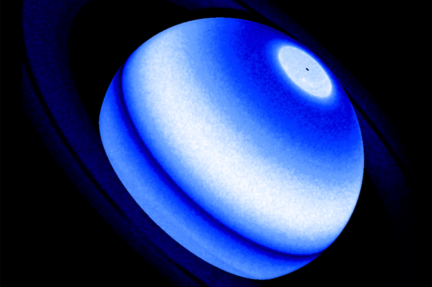 Saturnovy prstence zahřívají jeho atmosféru. Jak je to možné?
