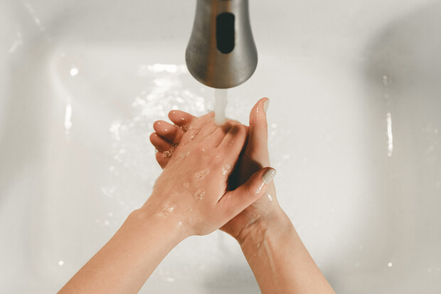 Pravidelné mytí rukou může každý rok zachránit miliony životů