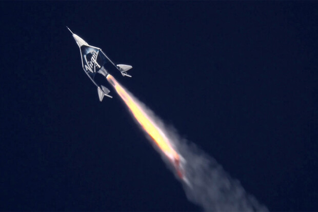 Virgin Galactic zítra odstartuje s posádkou do vesmíru