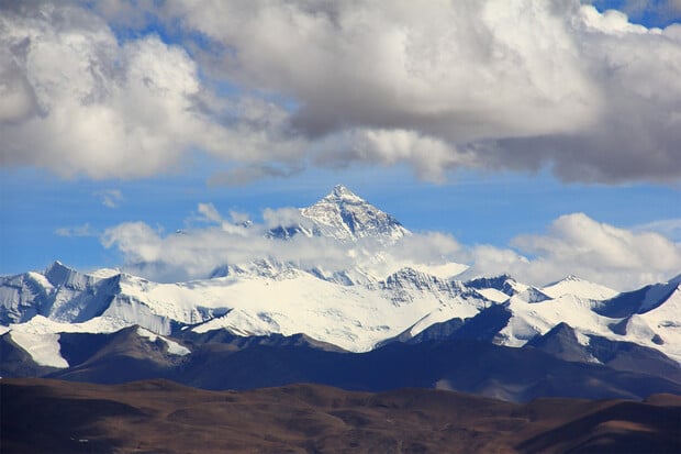 Pokoření vrcholu Mount Everestu a první let s posádku v Crew Dragon