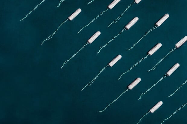 Ženy kvůli chudobě používají tampon déle a riskují své zdraví