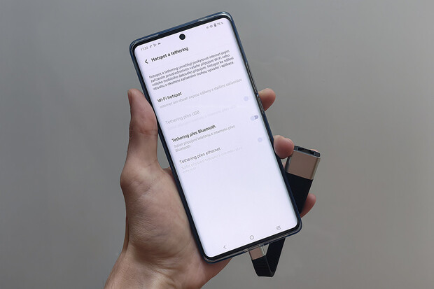 Smartphone s Androidem jako domácí 5G modem? Ušetřit můžete i tisíce