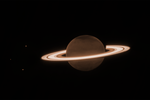 Webbův teleskop se zaměřil na Saturnovy prstence