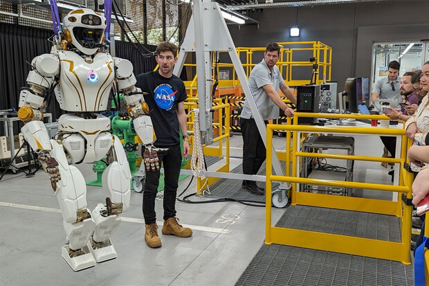 NASA testuje humanoidního robota. Pomůže na Zemi i ve vesmíru