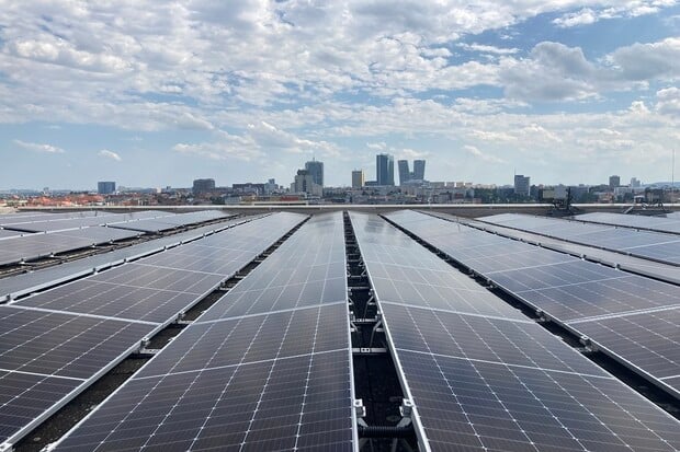 ČEZ zprovoznil největší fotovoltaiku v centru Prahy 