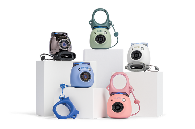 Fotoaparát, který se vám vejde do dlaně? Takový je nový Instax Pal