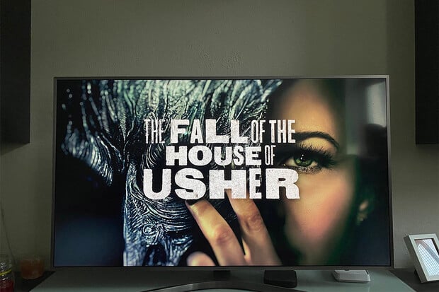 Zhlédli jsme seriál Pád domu Usherů: ne, tohle opravdu není pro slabé povahy